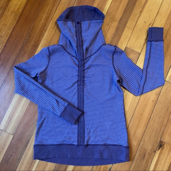 Lululemon In A Cinch Long Sleeve with ruching - Picture 4 of 8